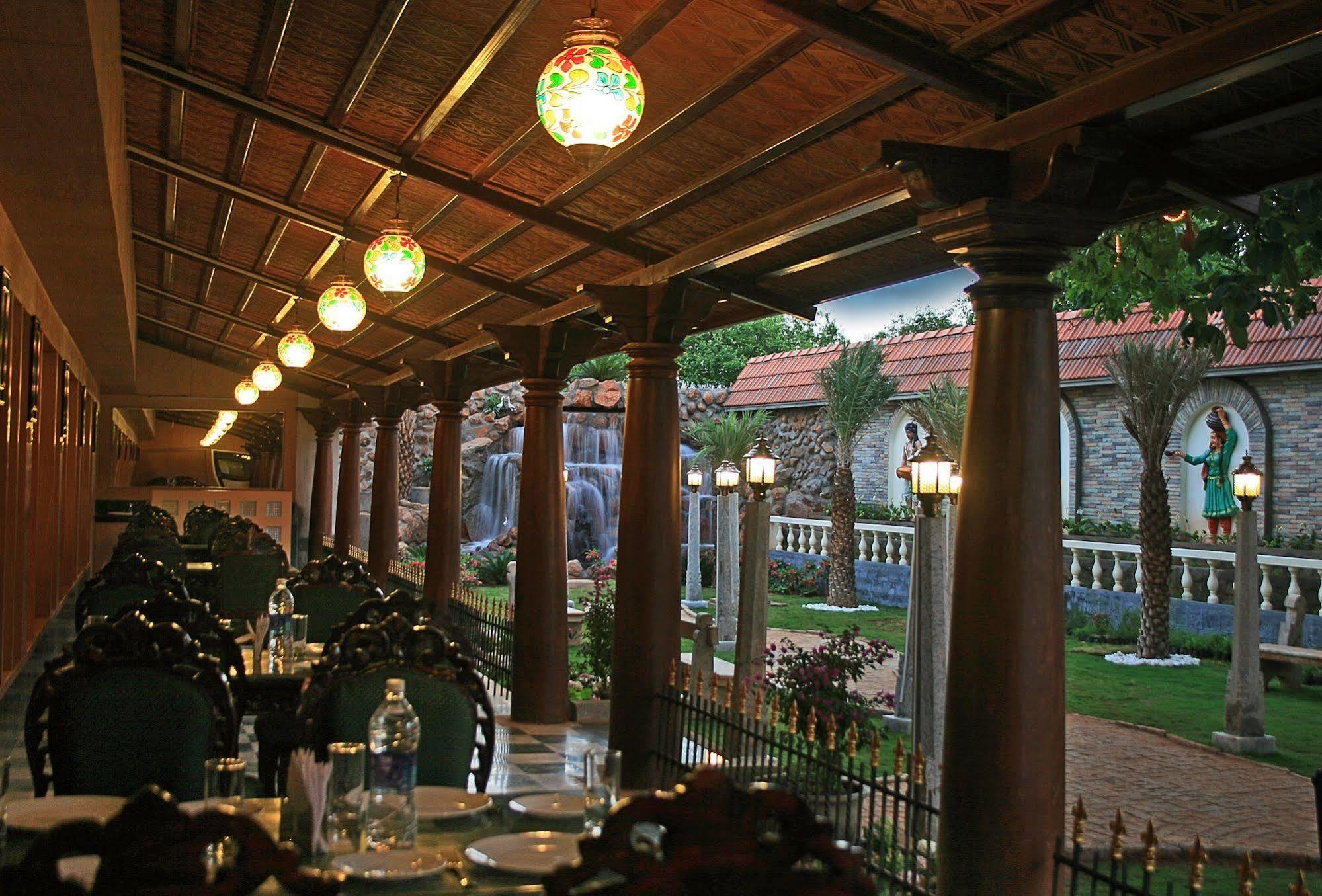 Kumararraja Palace Yelagiri Extérieur photo