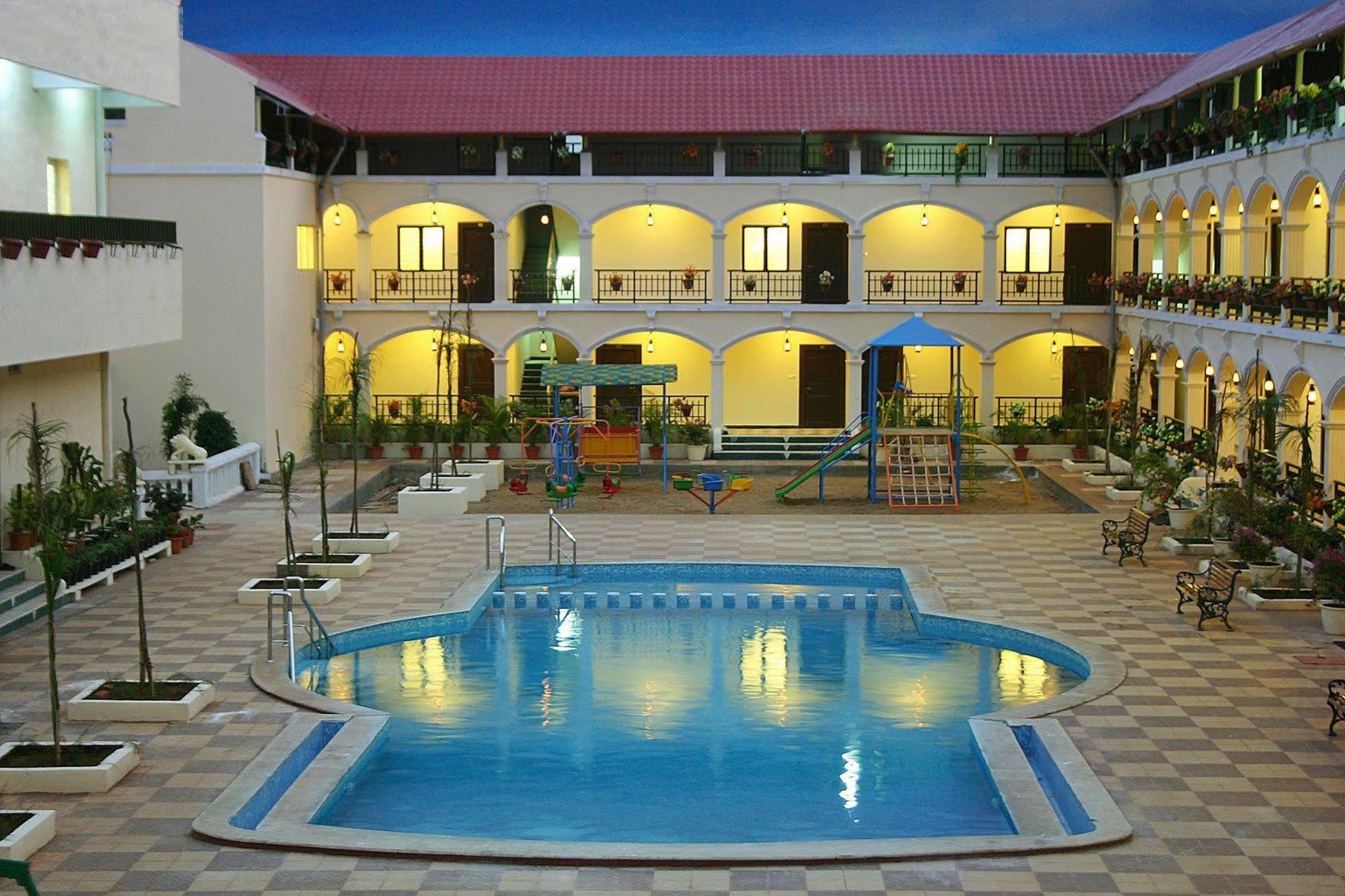 Kumararraja Palace Yelagiri Extérieur photo