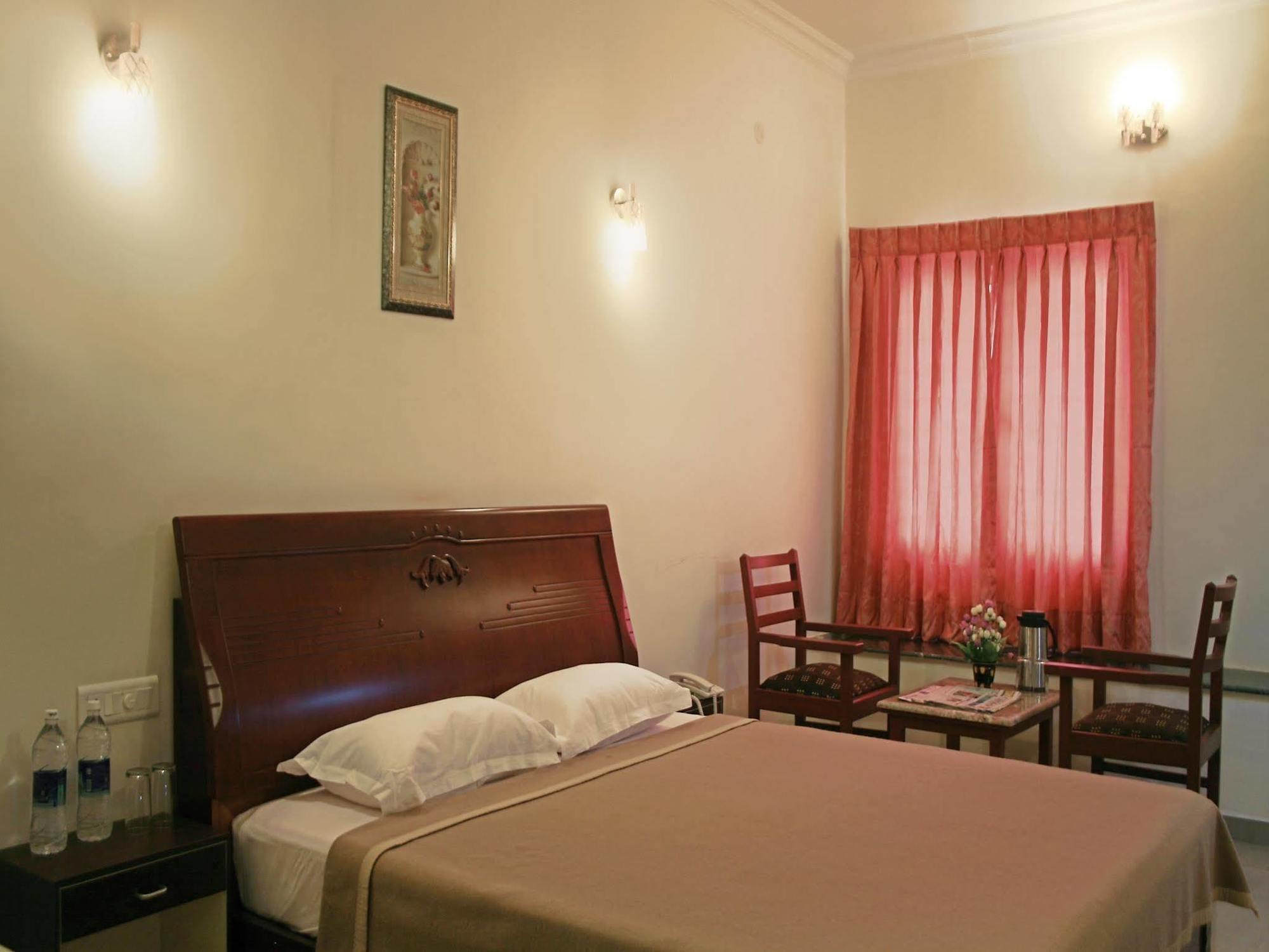 Kumararraja Palace Yelagiri Extérieur photo